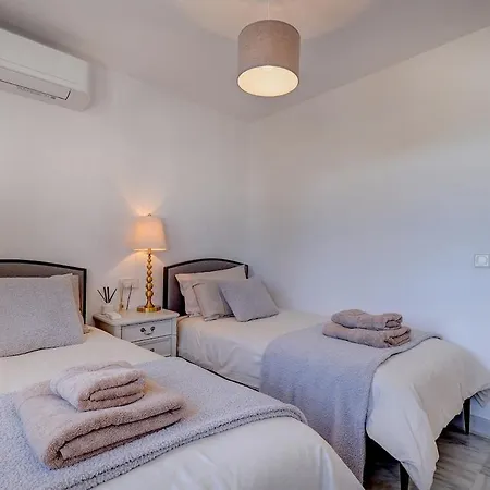 Casa de Férias Three Bedroom Townhouse 100 Meters From The Beach! Estepona