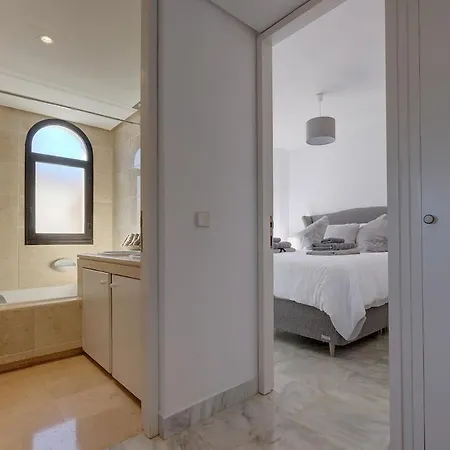 Three Bedroom Townhouse 100 Meters From The Beach! *