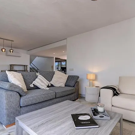 Three Bedroom Townhouse 100 Meters From The Beach!