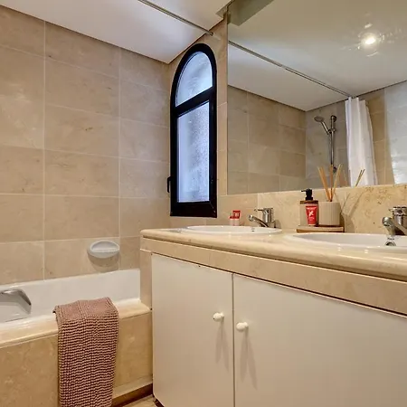 Three Bedroom Townhouse 100 Meters From The Beach! Holiday home