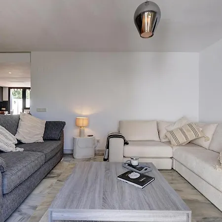 Three Bedroom Townhouse 100 Meters From The Beach! Estepona