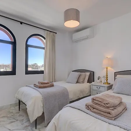 Three Bedroom Townhouse 100 Meters From The Beach!