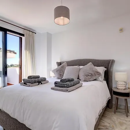 Three Bedroom Townhouse 100 Meters From The Beach!