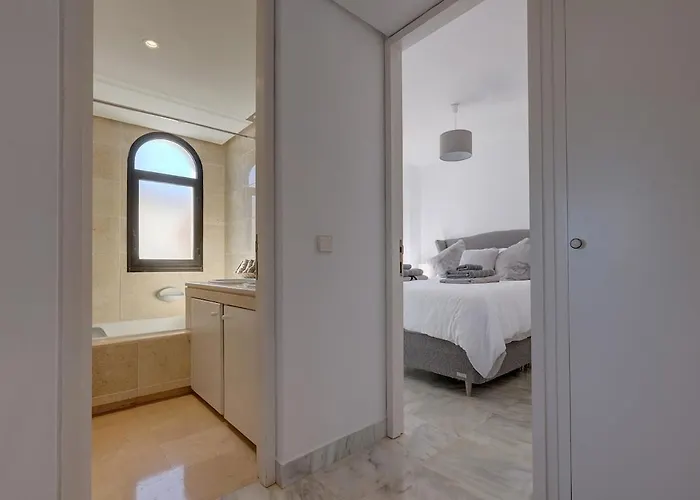 Three Bedroom Townhouse 100 Meters From The Beach! *