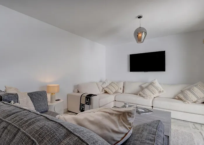 Three Bedroom Townhouse 100 Meters From The Beach! *