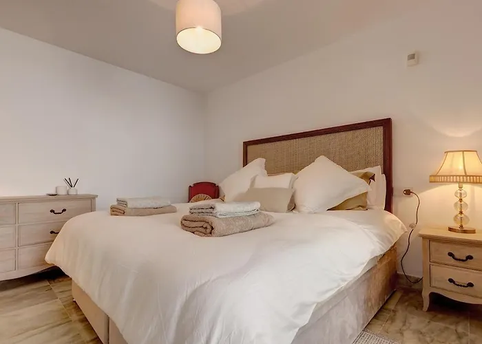 Three Bedroom Townhouse 100 Meters From The Beach! 펜션 에스테포나