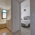 Three Bedroom Townhouse 100 Meters From The Beach! *