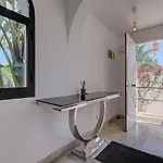Three Bedroom Townhouse 100 Meters From The Beach! 펜션 *