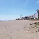Three Bedroom Townhouse 100 Meters From The Beach! 펜션 *