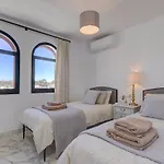 Three Bedroom Townhouse 100 Meters From The Beach!