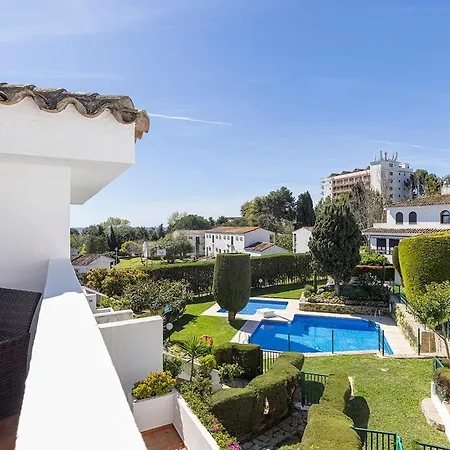 펜션 Three Bedroom Townhouse 100 Meters From The Beach! *