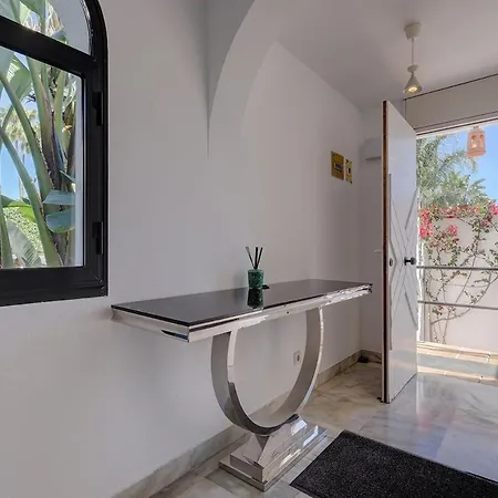Three Bedroom Townhouse 100 Meters From The Beach! Vakantiehuis *