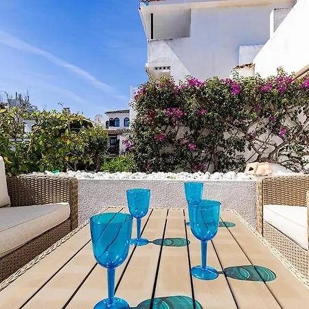 Three Bedroom Townhouse 100 Meters From The Beach! Vakantiehuis Estepona