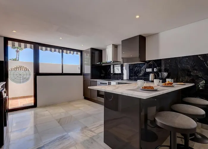 Ferienhaus Three Bedroom Townhouse 100 Meters From The Beach! Estepona