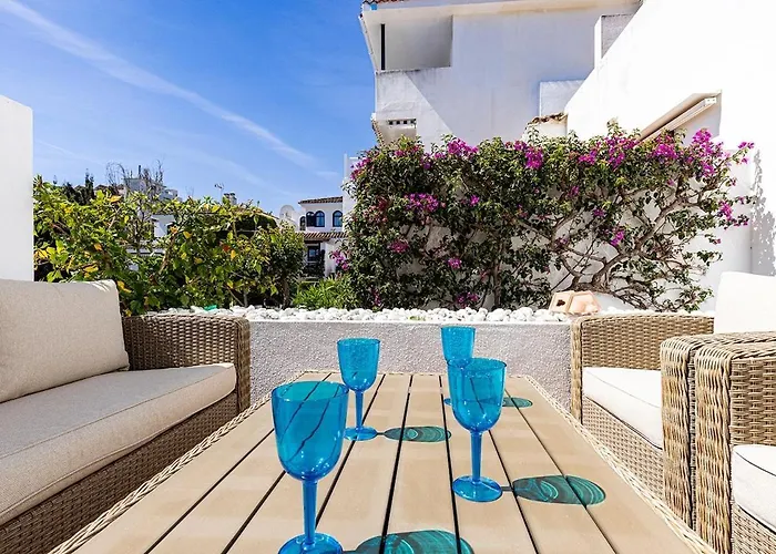 Three Bedroom Townhouse 100 Meters From The Beach! Ferienhaus Estepona