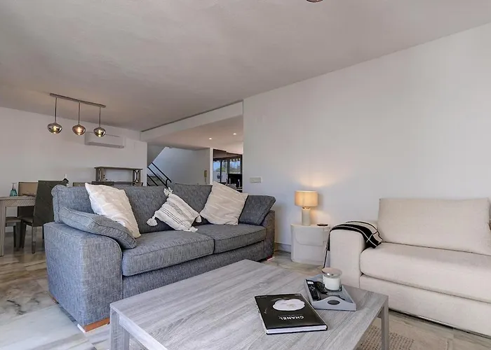 Three Bedroom Townhouse 100 Meters From The Beach!