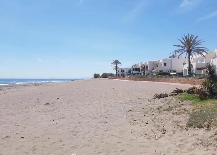 Three Bedroom Townhouse 100 Meters From The Beach! Ferienhaus *