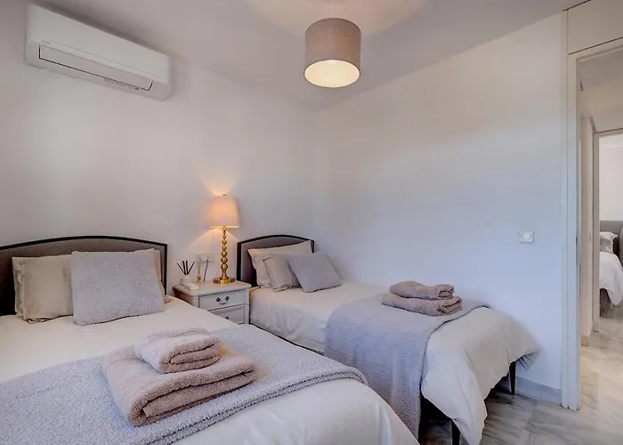 Ferienhaus Three Bedroom Townhouse 100 Meters From The Beach! Estepona