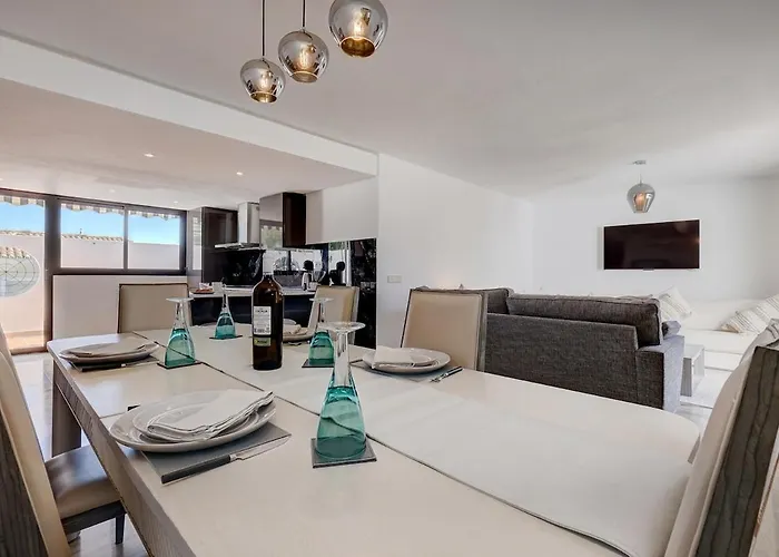 Three Bedroom Townhouse 100 Meters From The Beach! * Estepona