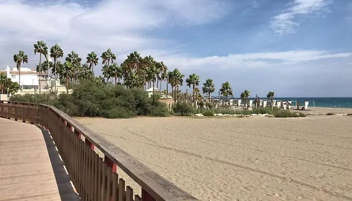 Ferienhaus Three Bedroom Townhouse 100 Meters From The Beach!