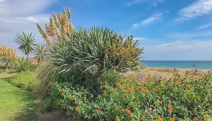 Ferienhaus Three Bedroom Townhouse 100 Meters From The Beach! Estepona