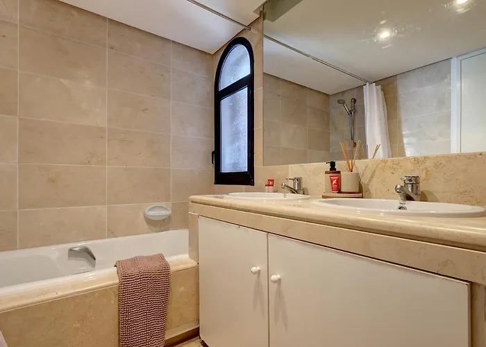 Three Bedroom Townhouse 100 Meters From The Beach! Ferienhaus