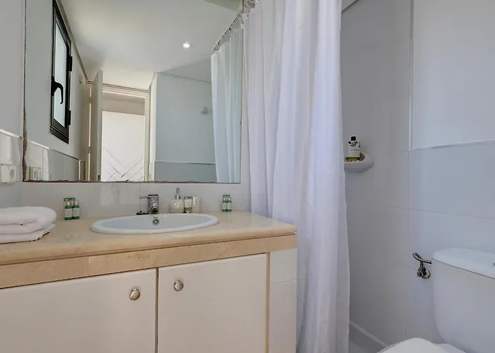 Three Bedroom Townhouse 100 Meters From The Beach! *