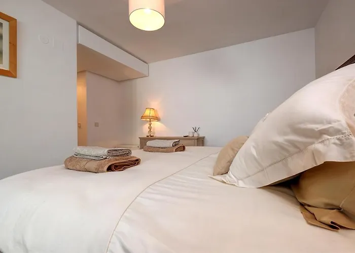 Ferienhaus Three Bedroom Townhouse 100 Meters From The Beach!