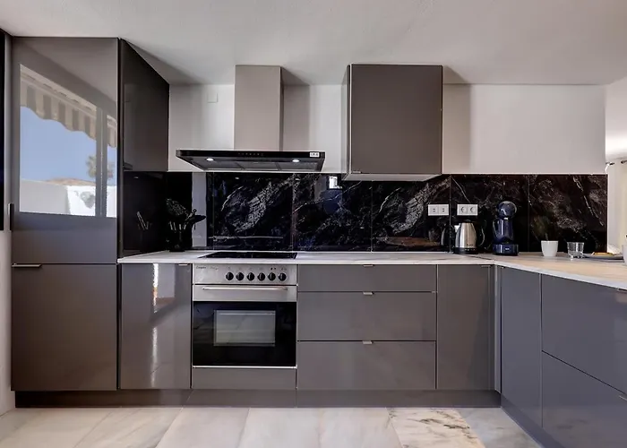 Ferienhaus Three Bedroom Townhouse 100 Meters From The Beach! *