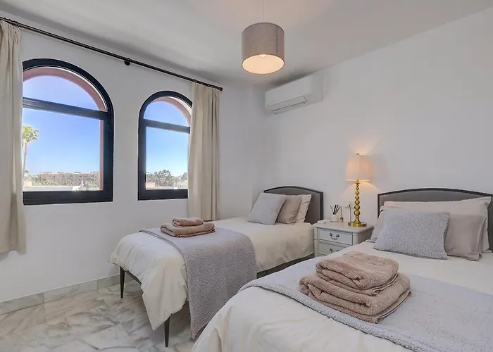 Three Bedroom Townhouse 100 Meters From The Beach!