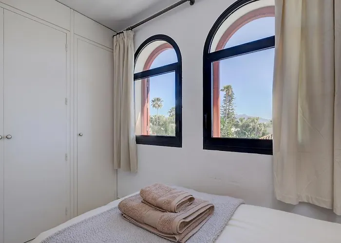 Three Bedroom Townhouse 100 Meters From The Beach! *